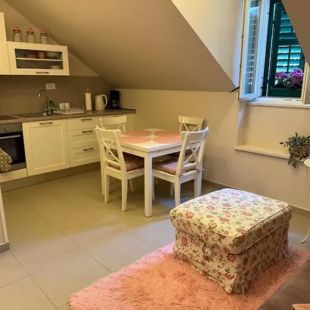 Ora 아파트 스플리트