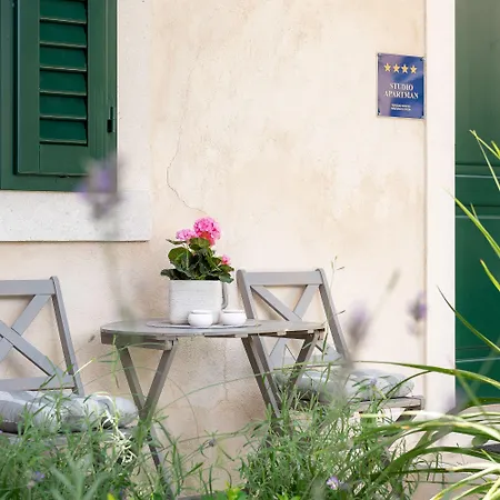 Ora Διαμέρισμα *