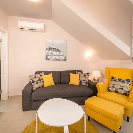 Ora Διαμέρισμα