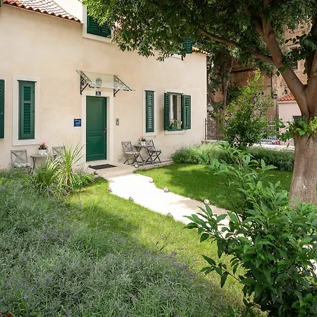 Ora Διαμέρισμα *